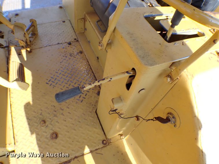 image for item MF9400 1979 Caterpillar D6D  dozer