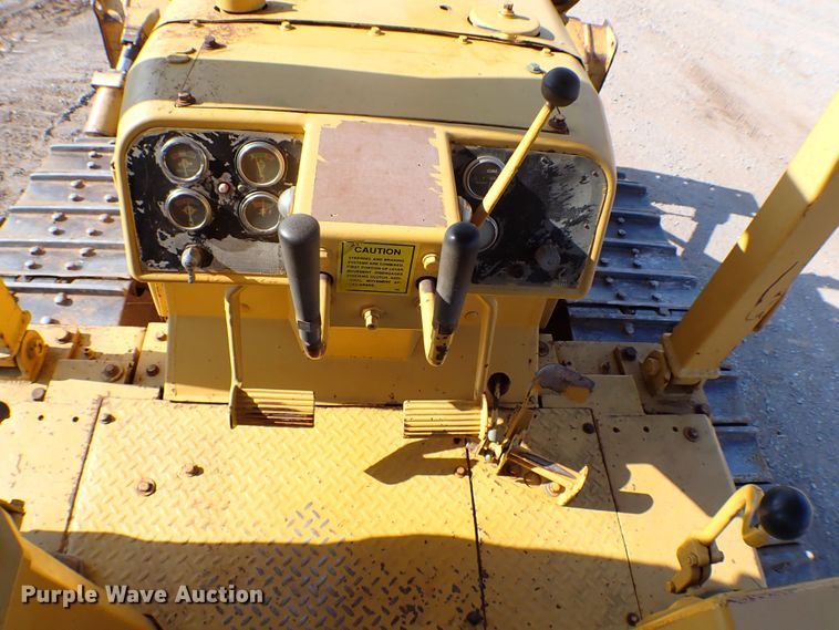 image for item MF9400 1979 Caterpillar D6D  dozer