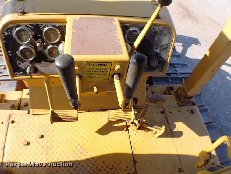 image for item MF9400 1979 Caterpillar D6D  dozer