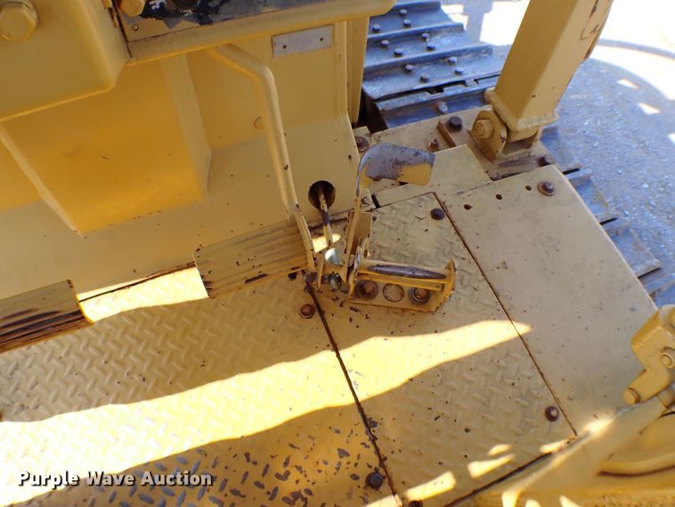 image for item MF9400 1979 Caterpillar D6D  dozer
