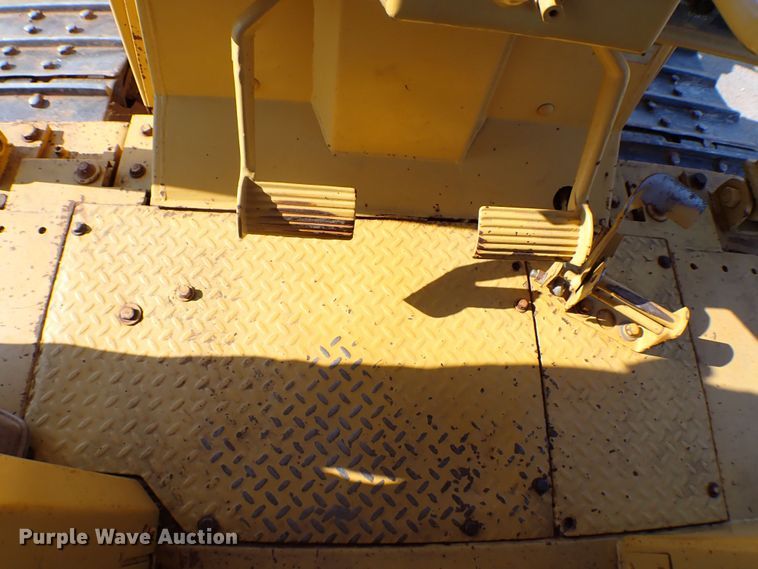 image for item MF9400 1979 Caterpillar D6D  dozer