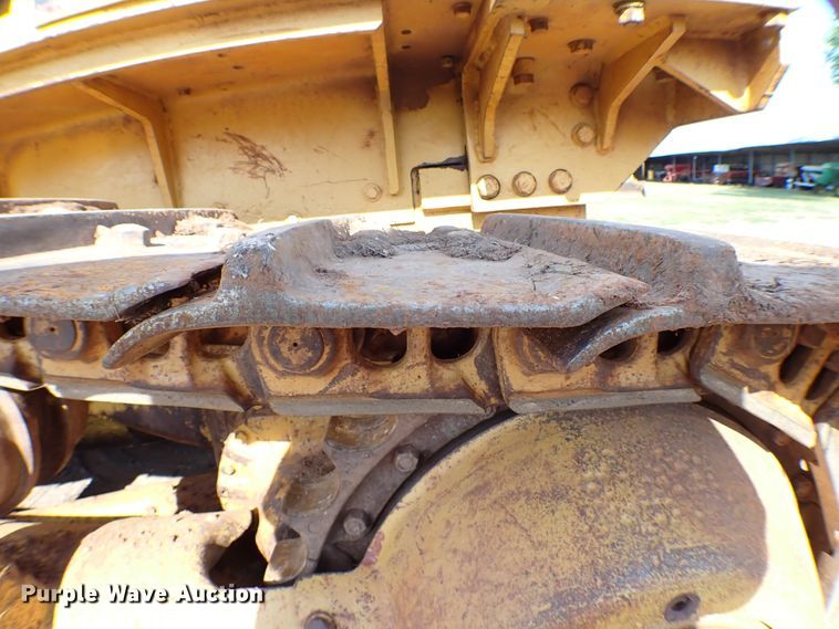 image for item MF9400 1979 Caterpillar D6D  dozer