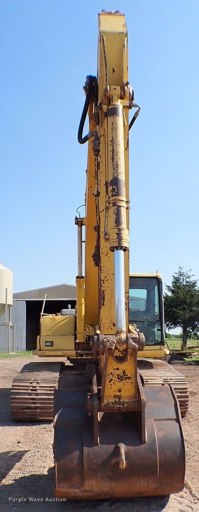 image for item MF9401 1999 Komatsu PC200LC-6  excavator