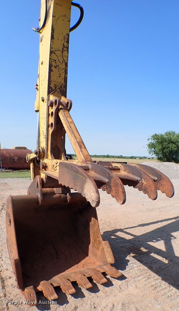 image for item MF9401 1999 Komatsu PC200LC-6  excavator