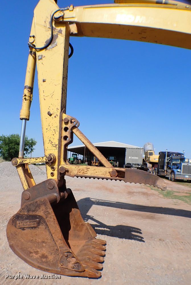 image for item MF9401 1999 Komatsu PC200LC-6  excavator