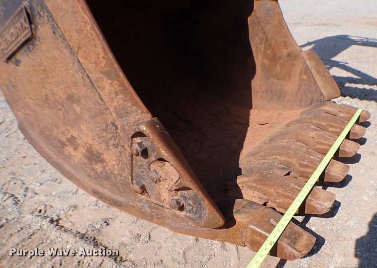 image for item MF9401 1999 Komatsu PC200LC-6  excavator