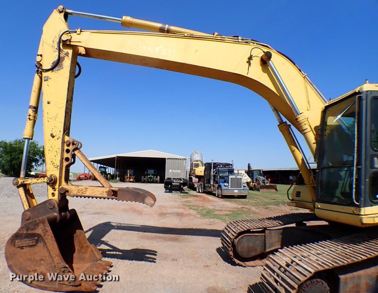 image for item MF9401 1999 Komatsu PC200LC-6  excavator
