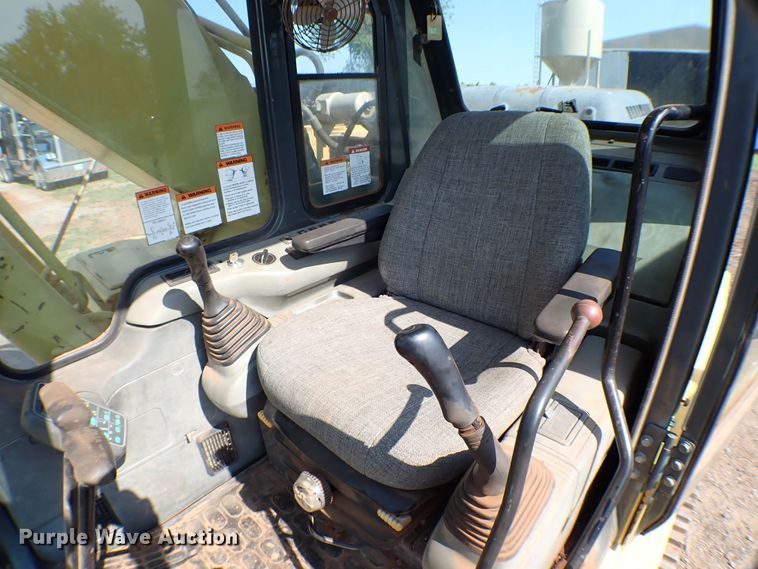 image for item MF9401 1999 Komatsu PC200LC-6  excavator
