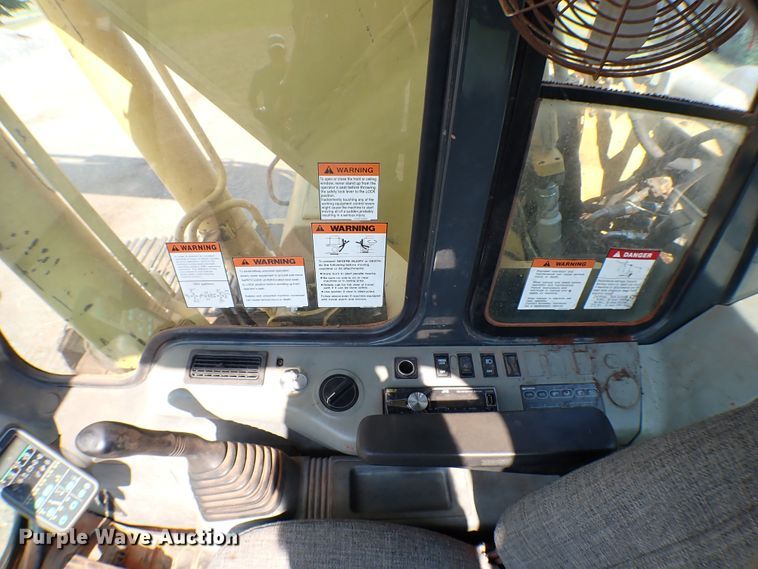 image for item MF9401 1999 Komatsu PC200LC-6  excavator