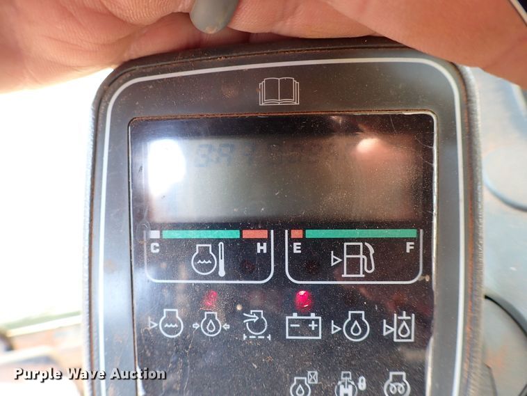 image for item MF9401 1999 Komatsu PC200LC-6  excavator