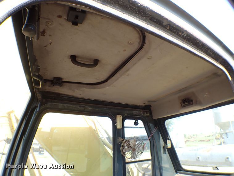 image for item MF9401 1999 Komatsu PC200LC-6  excavator