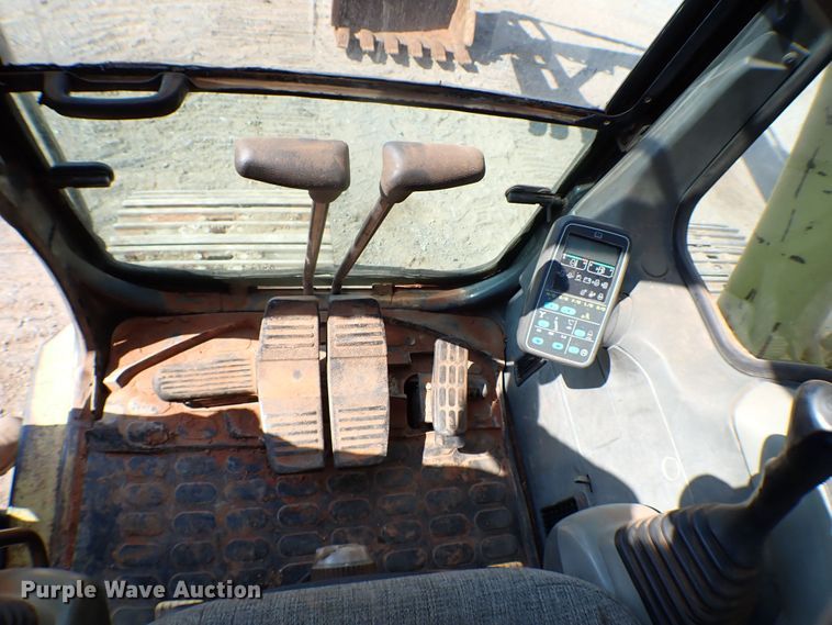 image for item MF9401 1999 Komatsu PC200LC-6  excavator