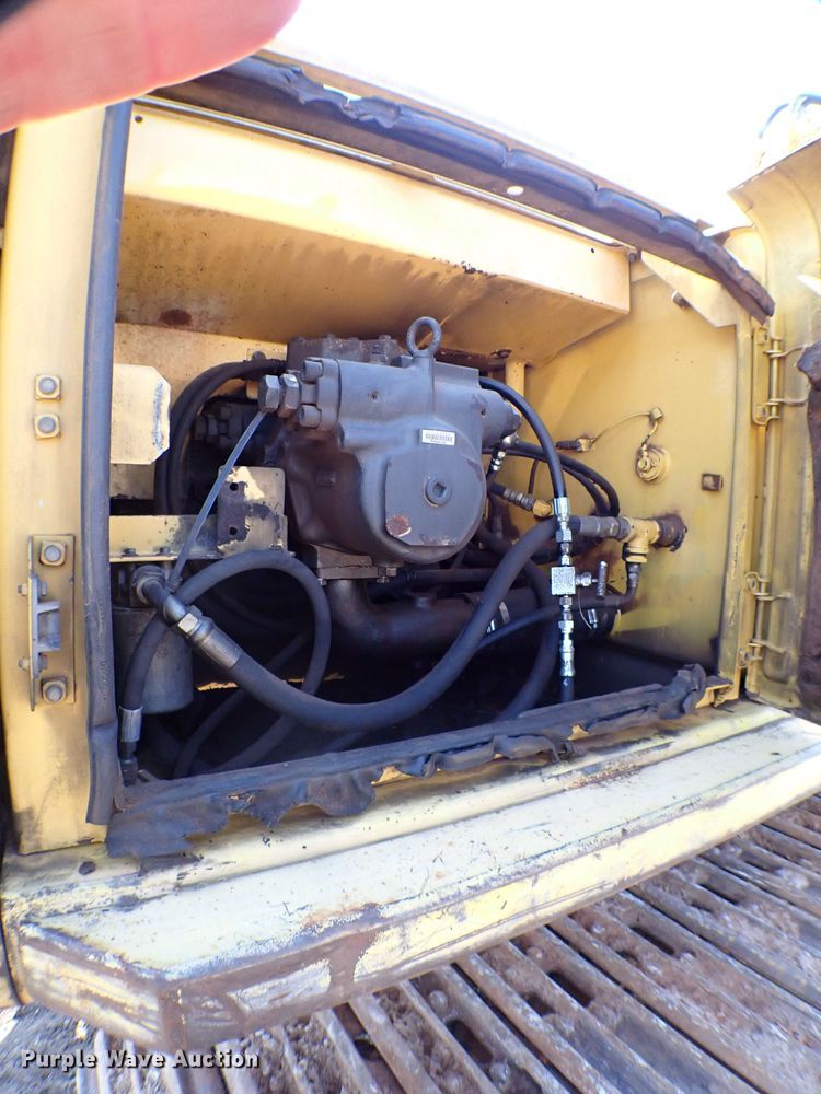 image for item MF9401 1999 Komatsu PC200LC-6  excavator