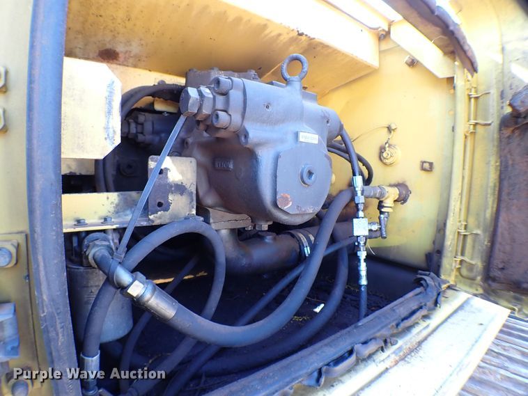 image for item MF9401 1999 Komatsu PC200LC-6  excavator