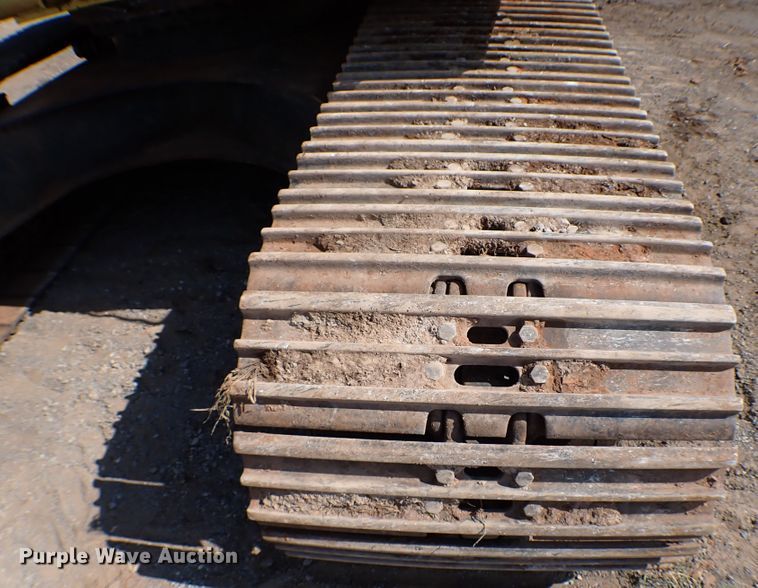 image for item MF9401 1999 Komatsu PC200LC-6  excavator