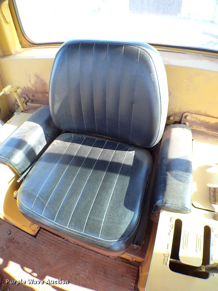 image for item MF9403 1985 Caterpillar D6D  dozer