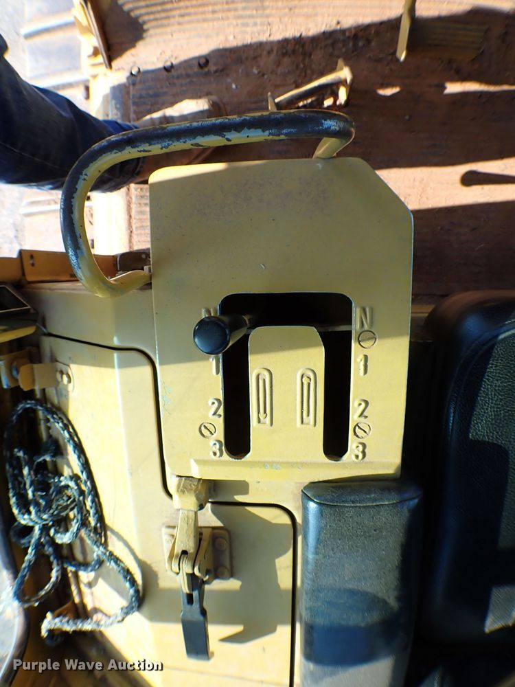 image for item MF9403 1985 Caterpillar D6D  dozer