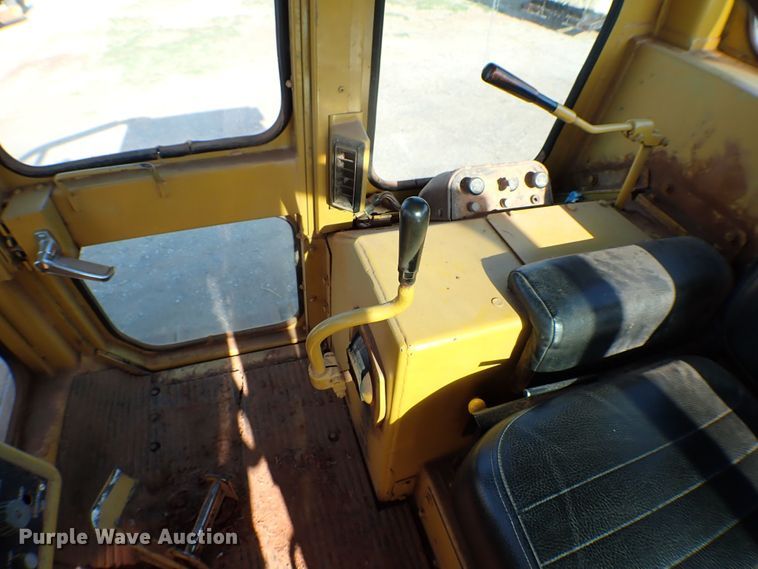 image for item MF9403 1985 Caterpillar D6D  dozer
