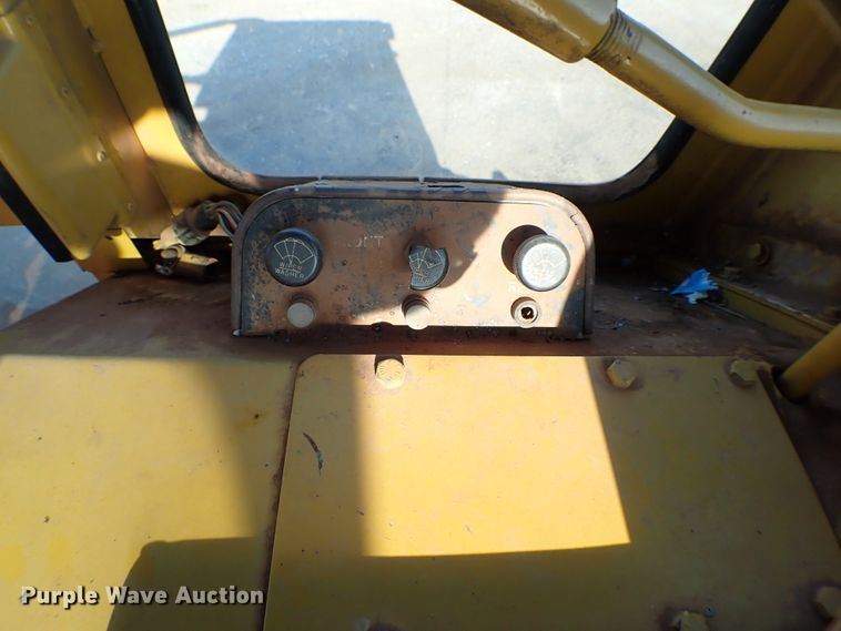 image for item MF9403 1985 Caterpillar D6D  dozer
