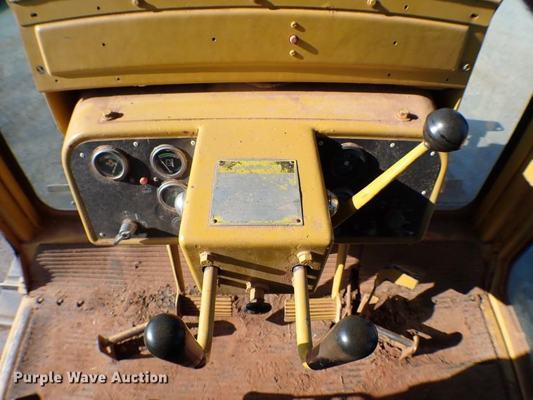 image for item MF9403 1985 Caterpillar D6D  dozer