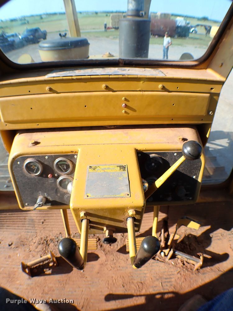 image for item MF9403 1985 Caterpillar D6D  dozer