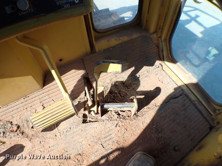 image for item MF9403 1985 Caterpillar D6D  dozer