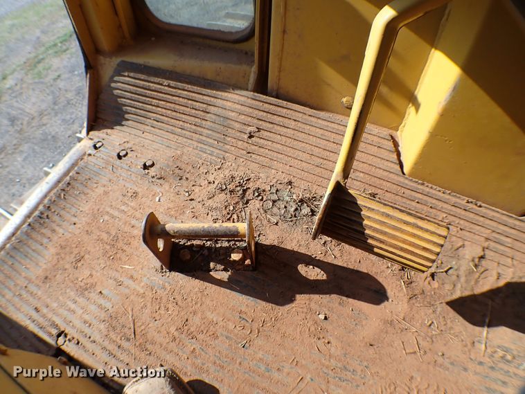 image for item MF9403 1985 Caterpillar D6D  dozer