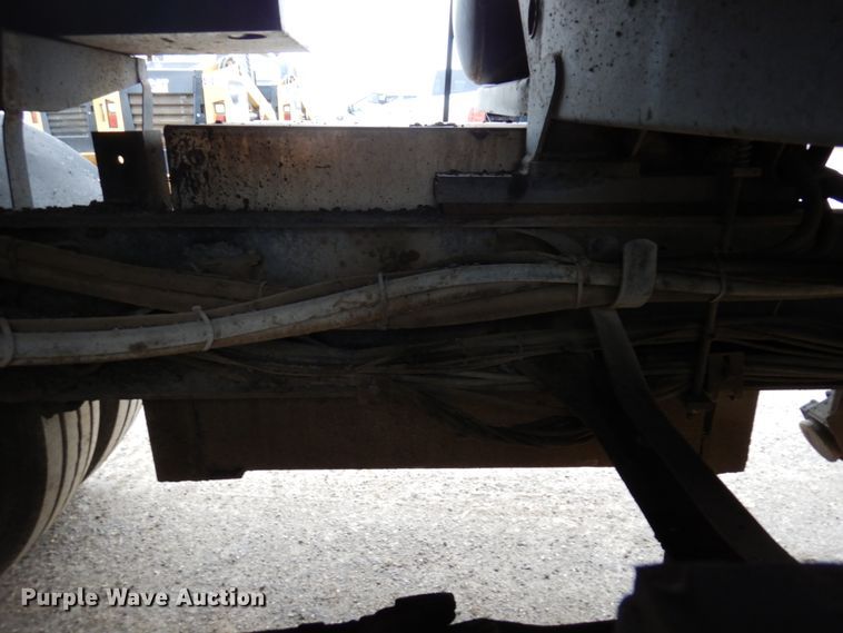 image for item MF9554 1999 International 4700  oil distributor truck