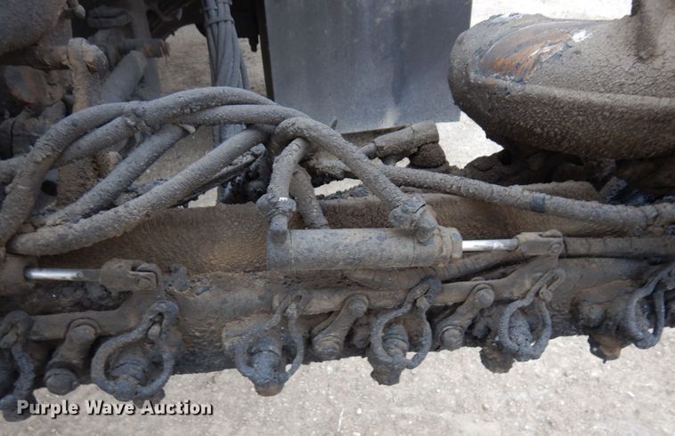 image for item MF9554 1999 International 4700  oil distributor truck