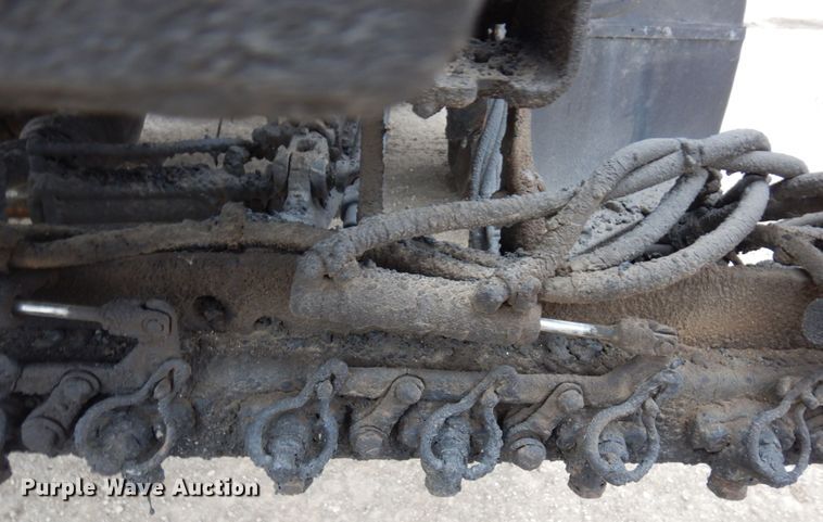 image for item MF9554 1999 International 4700  oil distributor truck