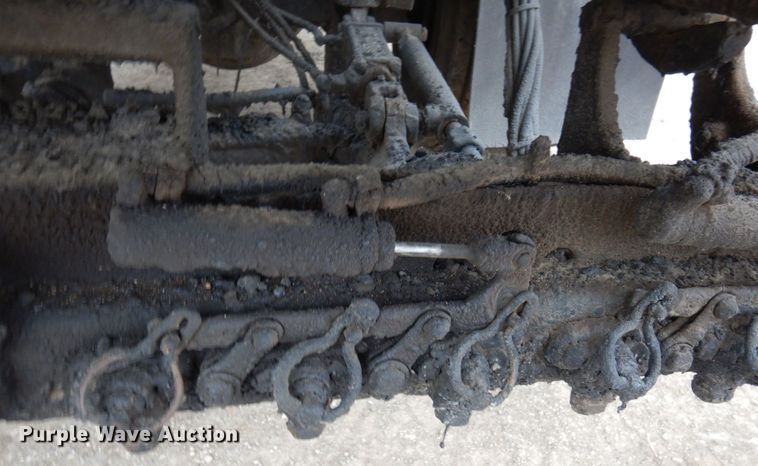 image for item MF9554 1999 International 4700  oil distributor truck