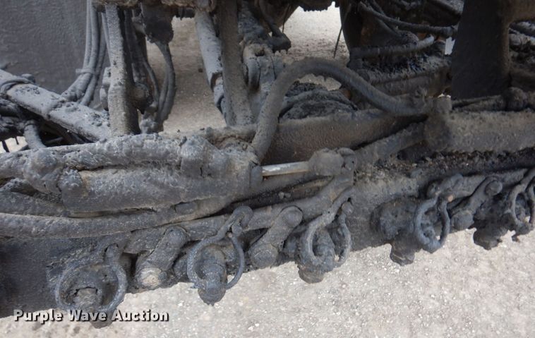 image for item MF9554 1999 International 4700  oil distributor truck