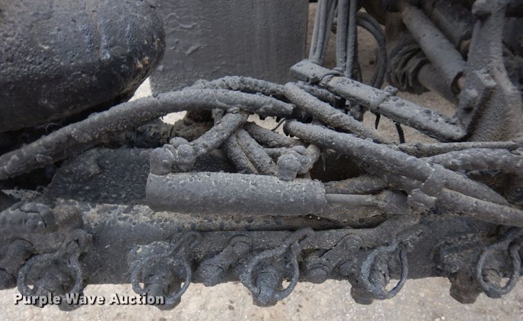 image for item MF9554 1999 International 4700  oil distributor truck