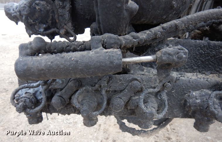 image for item MF9554 1999 International 4700  oil distributor truck