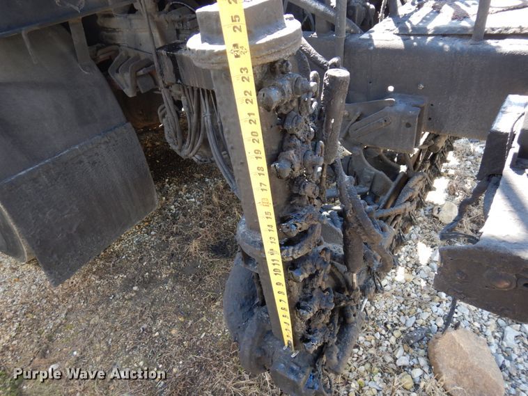 image for item MF9554 1999 International 4700  oil distributor truck