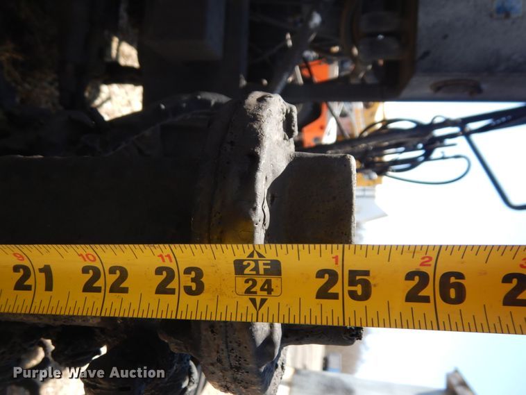 image for item MF9554 1999 International 4700  oil distributor truck