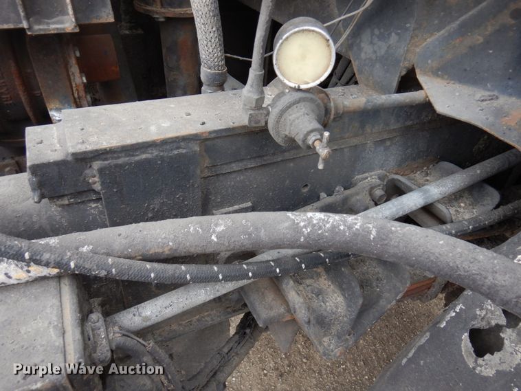 image for item MF9554 1999 International 4700  oil distributor truck