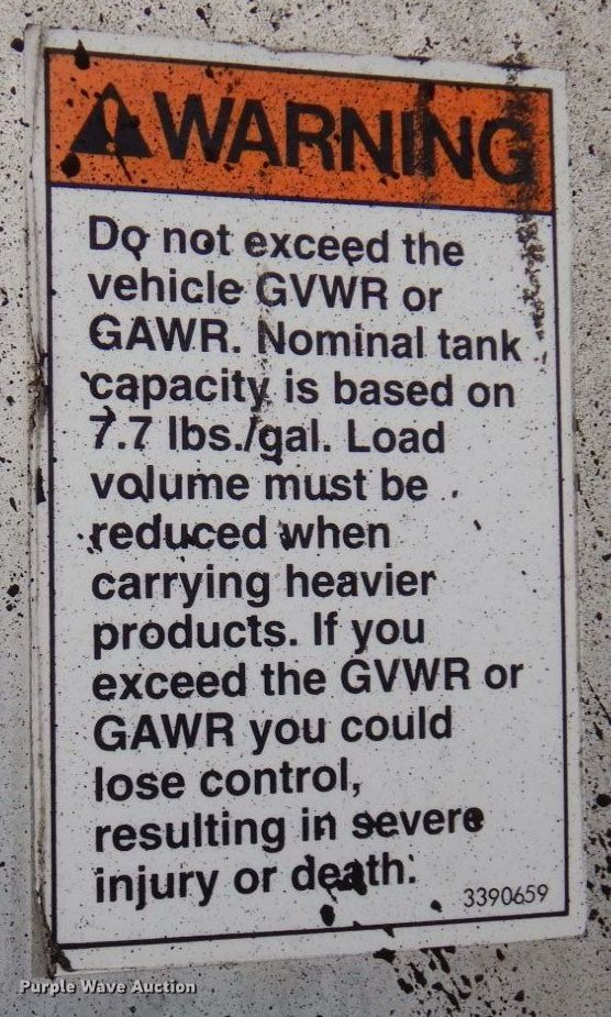 image for item MF9554 1999 International 4700  oil distributor truck