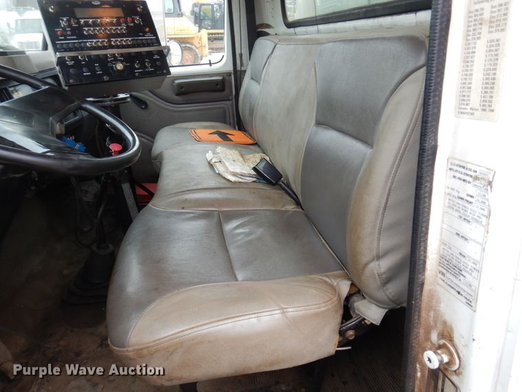 image for item MF9554 1999 International 4700  oil distributor truck