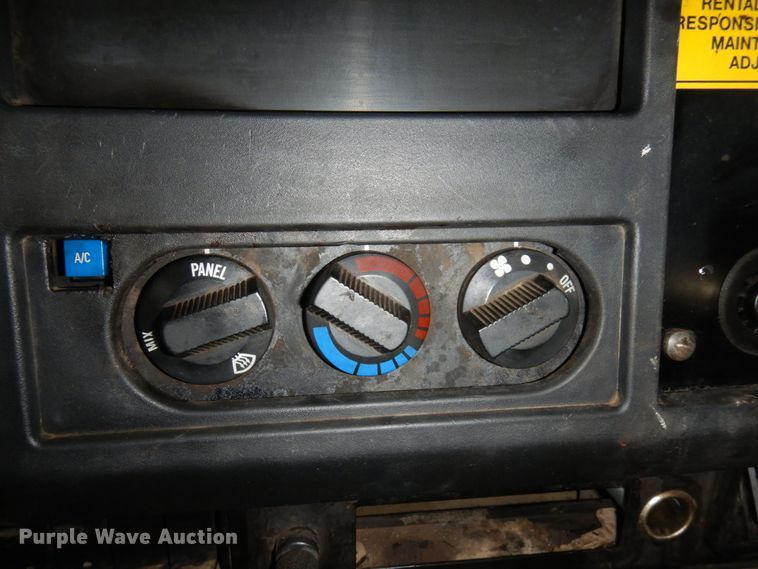 image for item MF9554 1999 International 4700  oil distributor truck