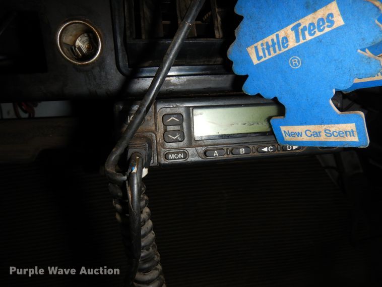 image for item MF9554 1999 International 4700  oil distributor truck