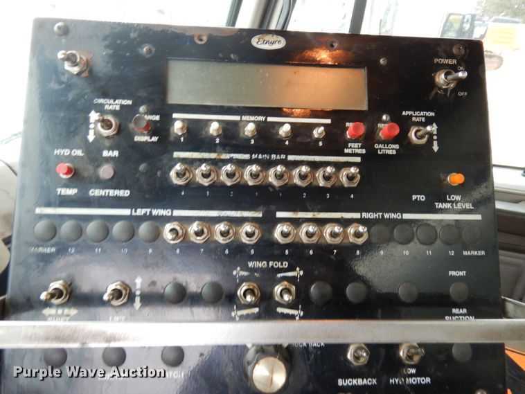 image for item MF9554 1999 International 4700  oil distributor truck