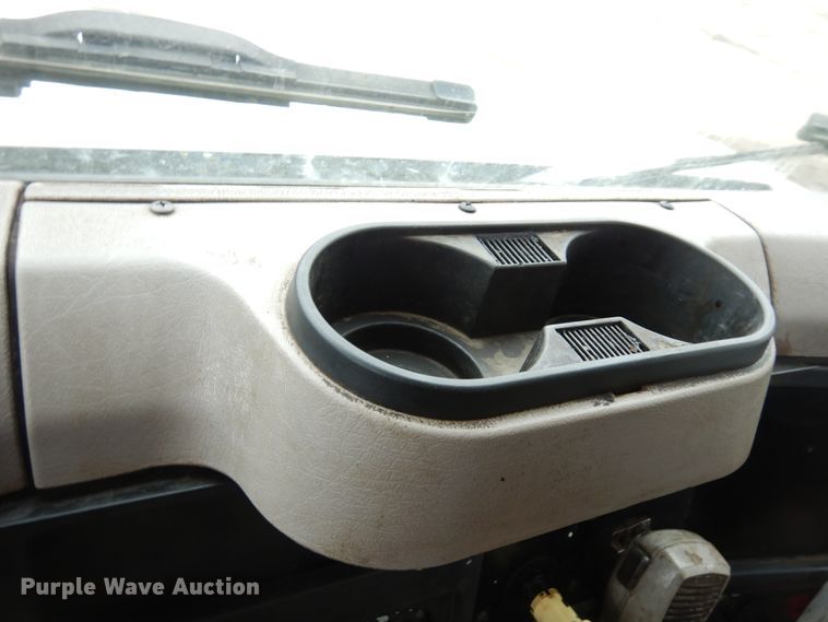 image for item MF9554 1999 International 4700  oil distributor truck