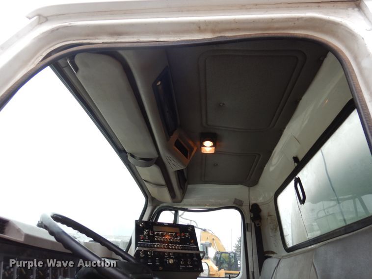 image for item MF9554 1999 International 4700  oil distributor truck