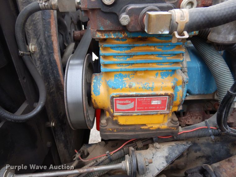 image for item MF9554 1999 International 4700  oil distributor truck