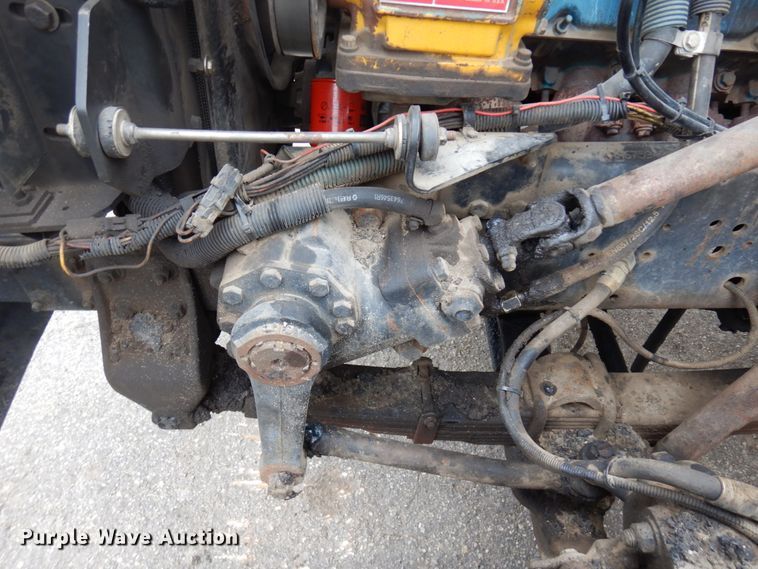 image for item MF9554 1999 International 4700  oil distributor truck