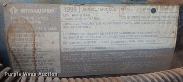 image for item MF9554 1999 International 4700  oil distributor truck