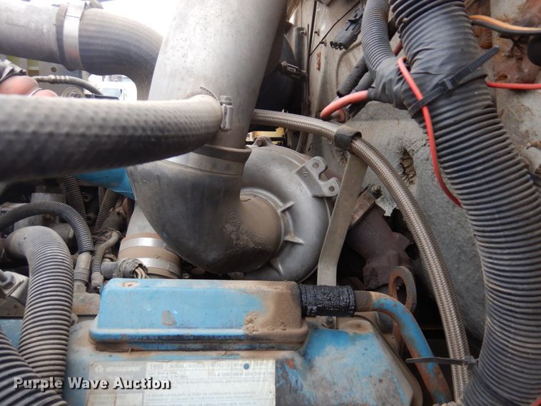 image for item MF9554 1999 International 4700  oil distributor truck