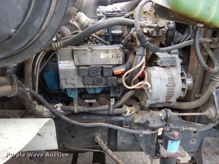 image for item MF9554 1999 International 4700  oil distributor truck