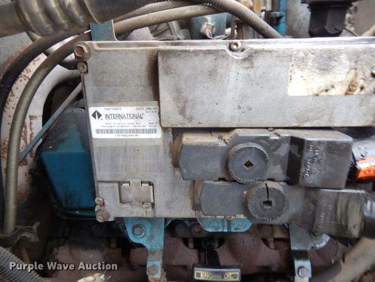 image for item MF9554 1999 International 4700  oil distributor truck